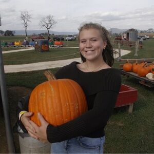 Meet your Posher, Ellaina